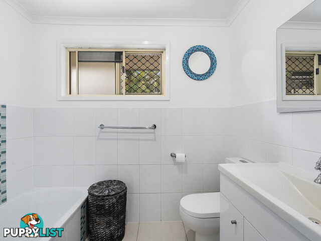 4 Bernadette Place HIGHLAND PARK QLD 4211