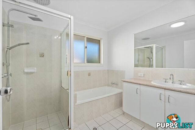 57/102-104 Alexander Drive HIGHLAND PARK QLD 4211