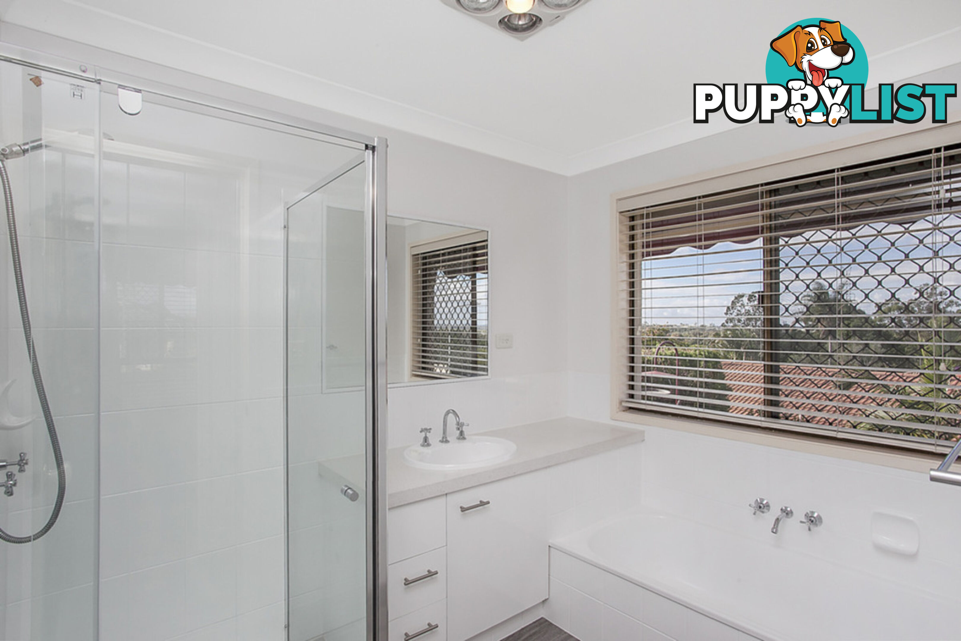 1 Jindabyne Court HIGHLAND PARK QLD 4211