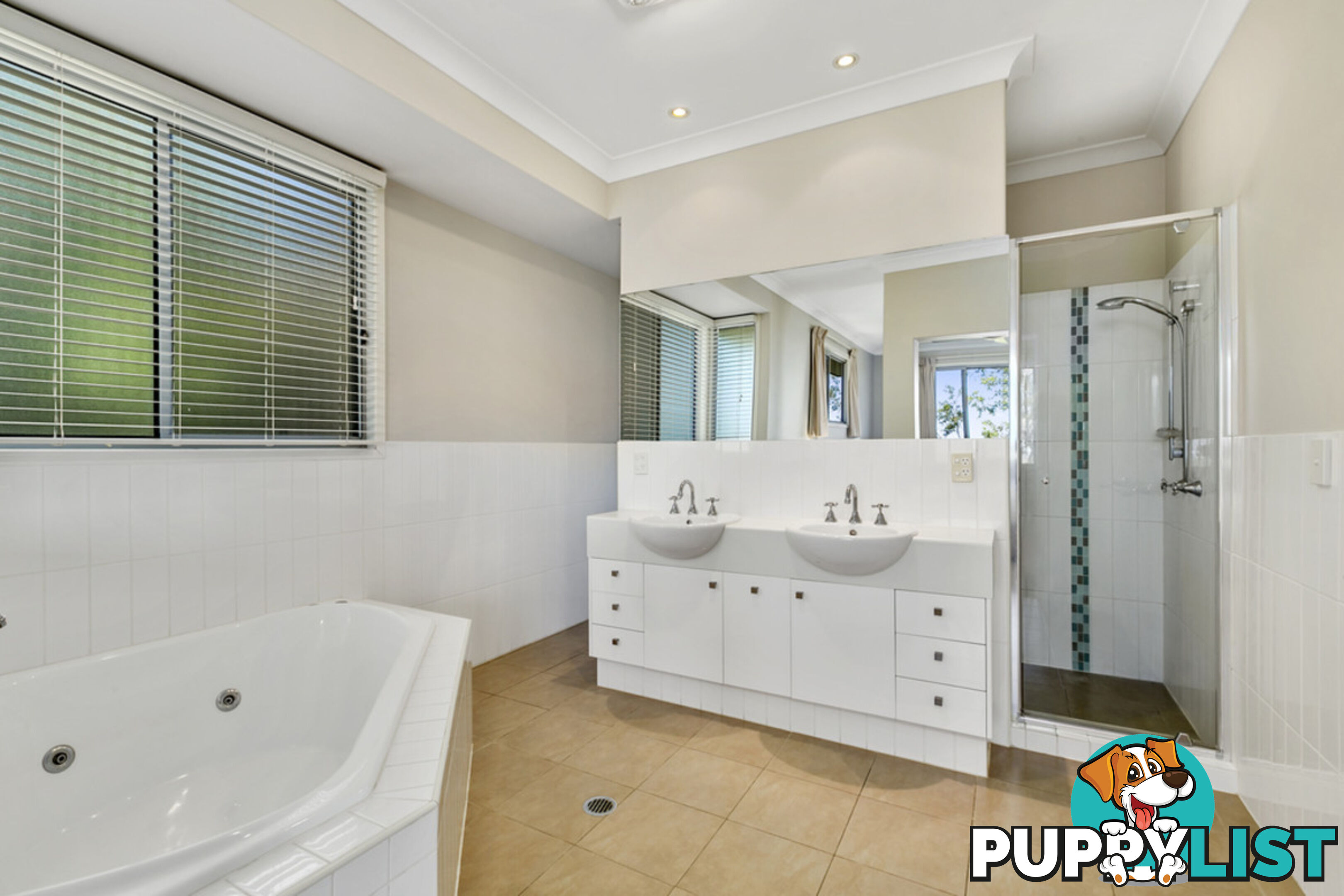 84 Armstrong Way HIGHLAND PARK QLD 4211