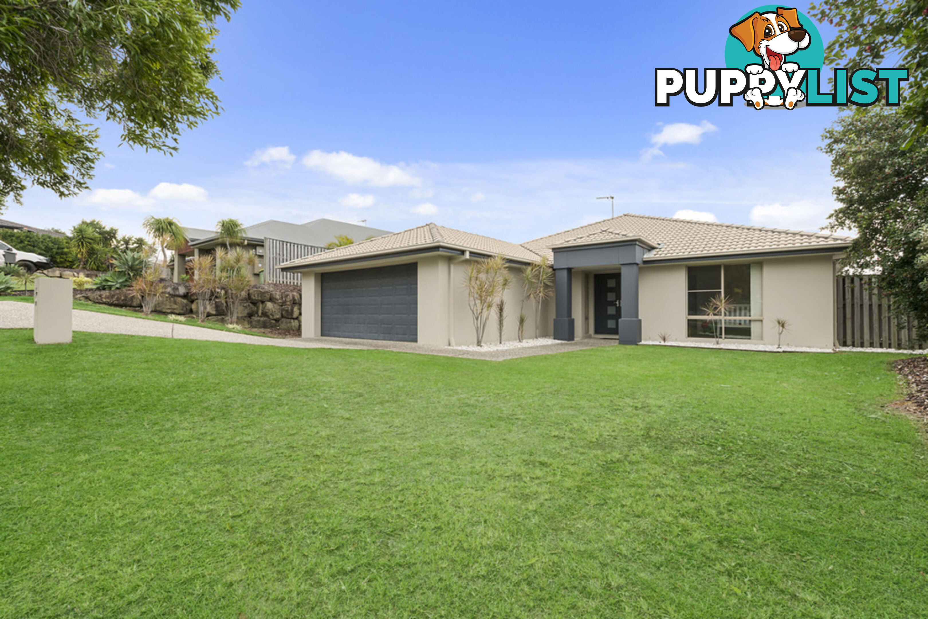 19 Laughlen Chase PACIFIC PINES QLD 4211