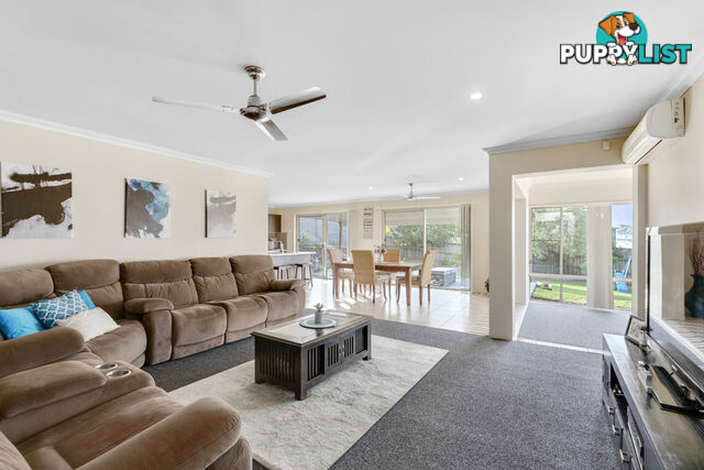 19 Laughlen Chase PACIFIC PINES QLD 4211