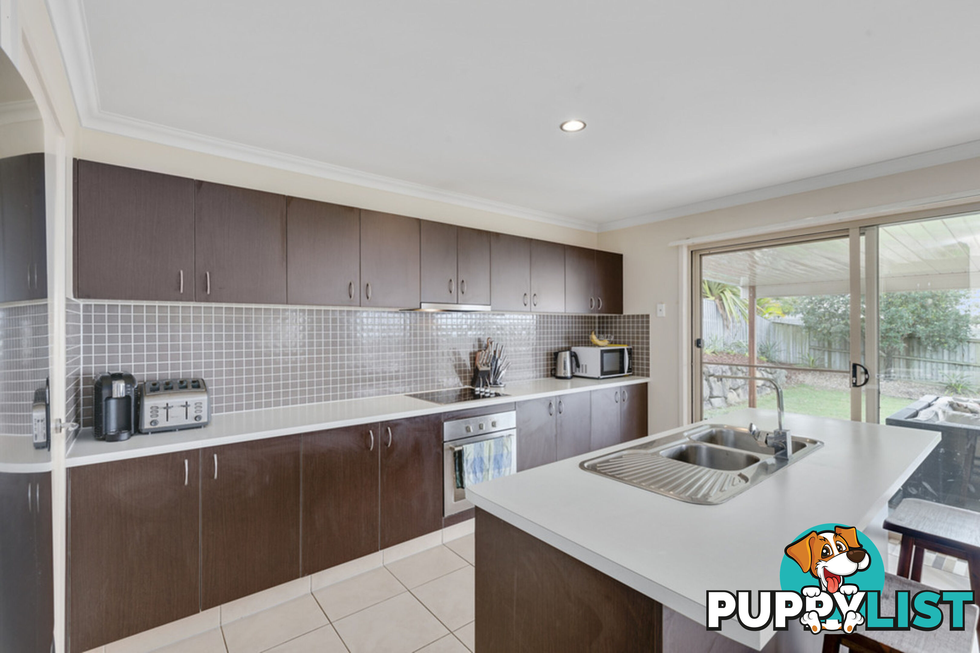 19 Laughlen Chase PACIFIC PINES QLD 4211