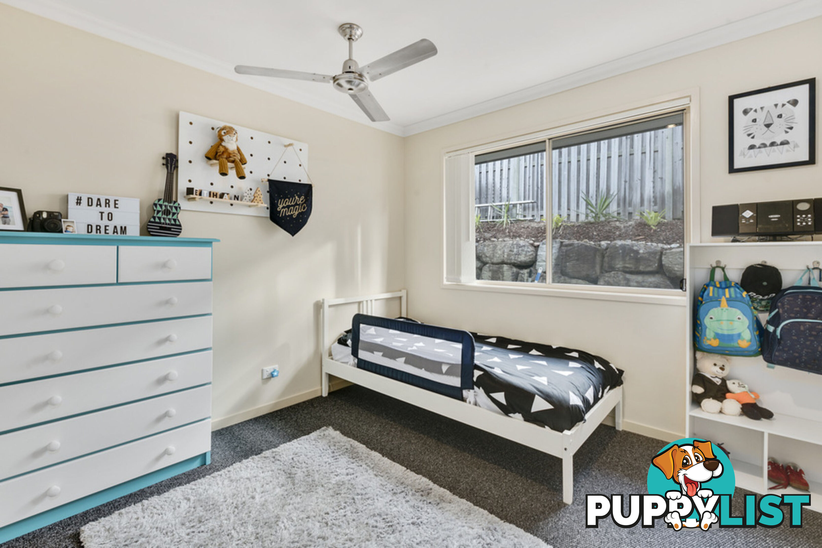 19 Laughlen Chase PACIFIC PINES QLD 4211