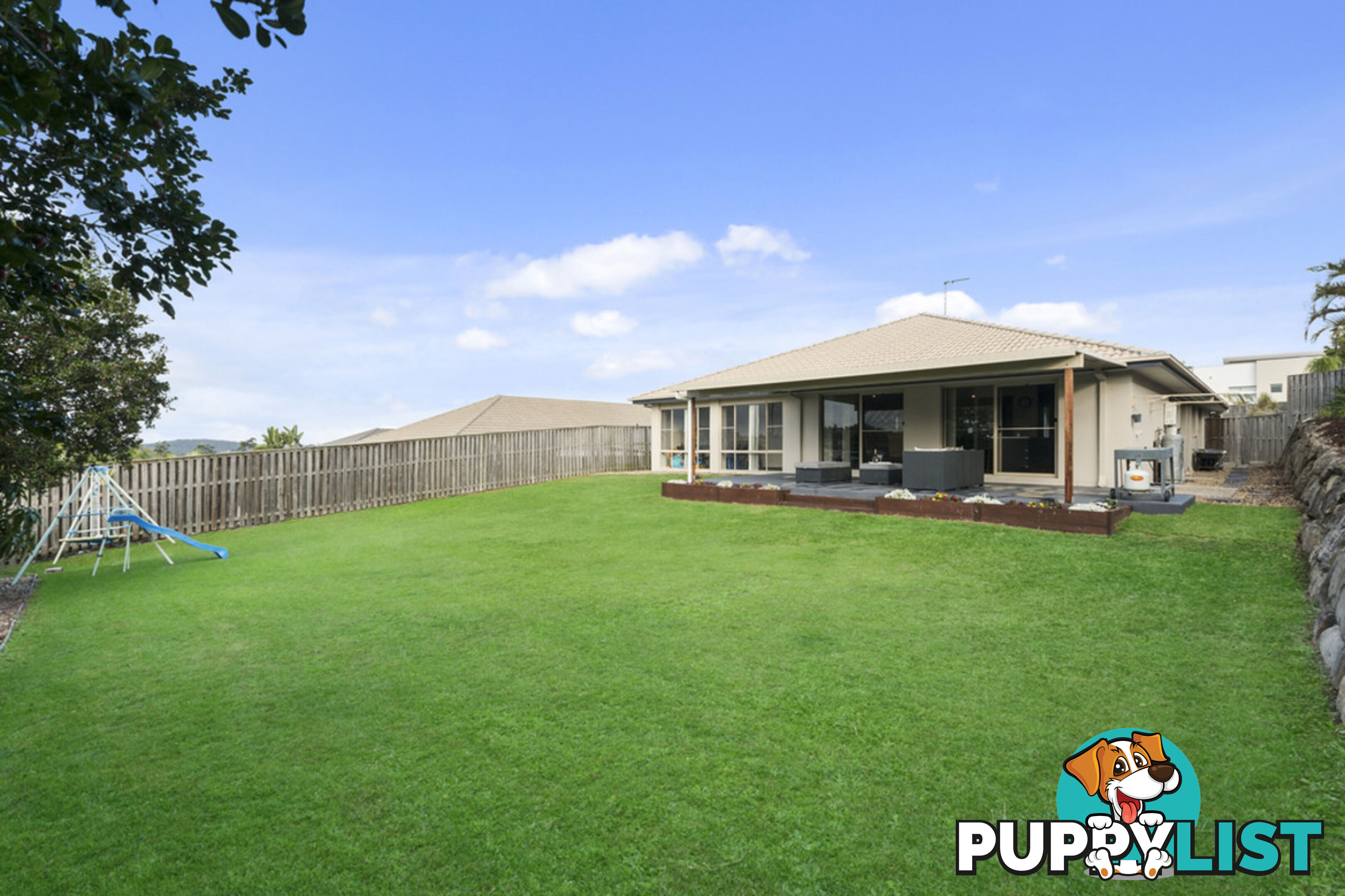 19 Laughlen Chase PACIFIC PINES QLD 4211