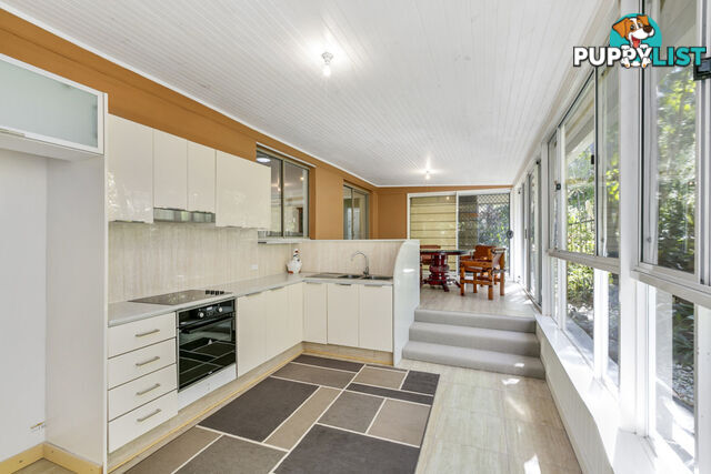 9 Design Place HIGHLAND PARK QLD 4211