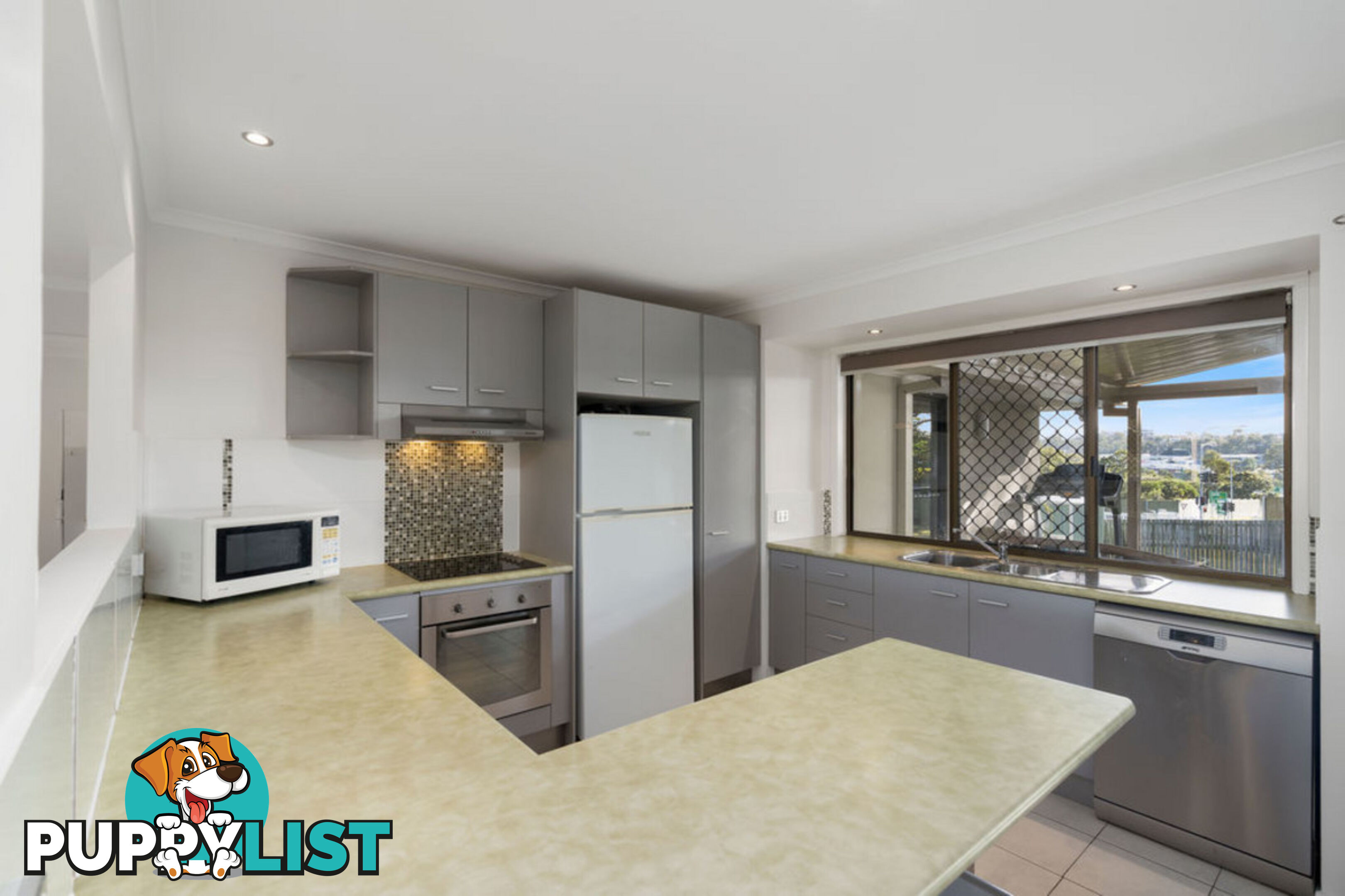 18 Burgundy Court HIGHLAND PARK QLD 4211