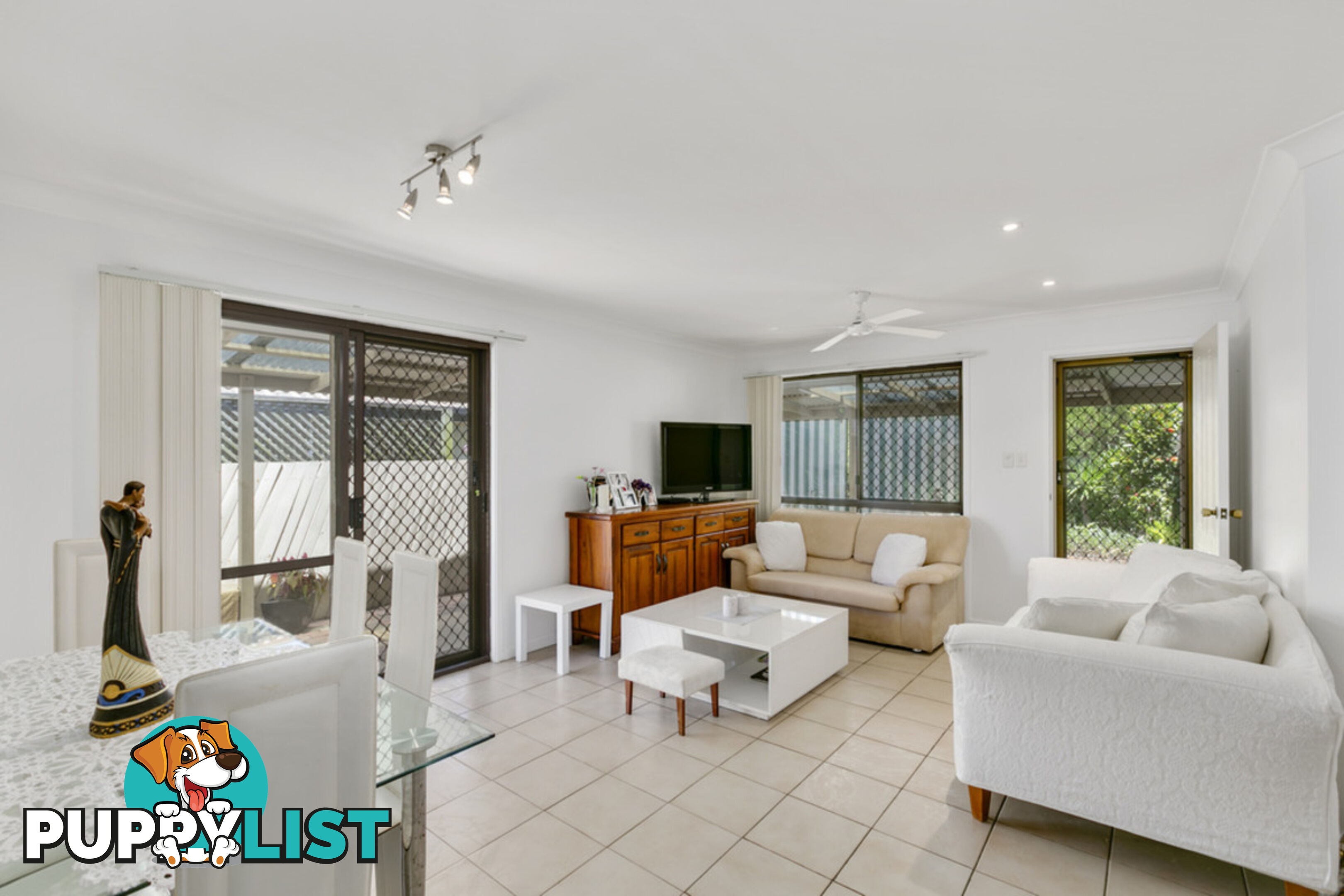 2/3 Jessica Court ARUNDEL QLD 4214