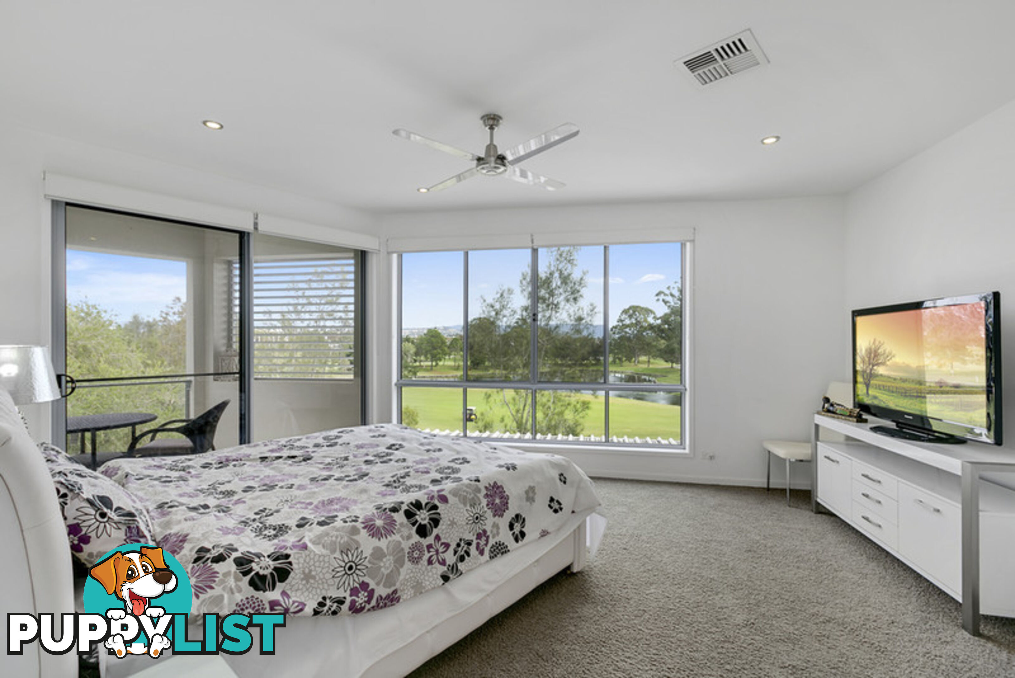 1055 Lakeview Terrace Benowa QLD 4217