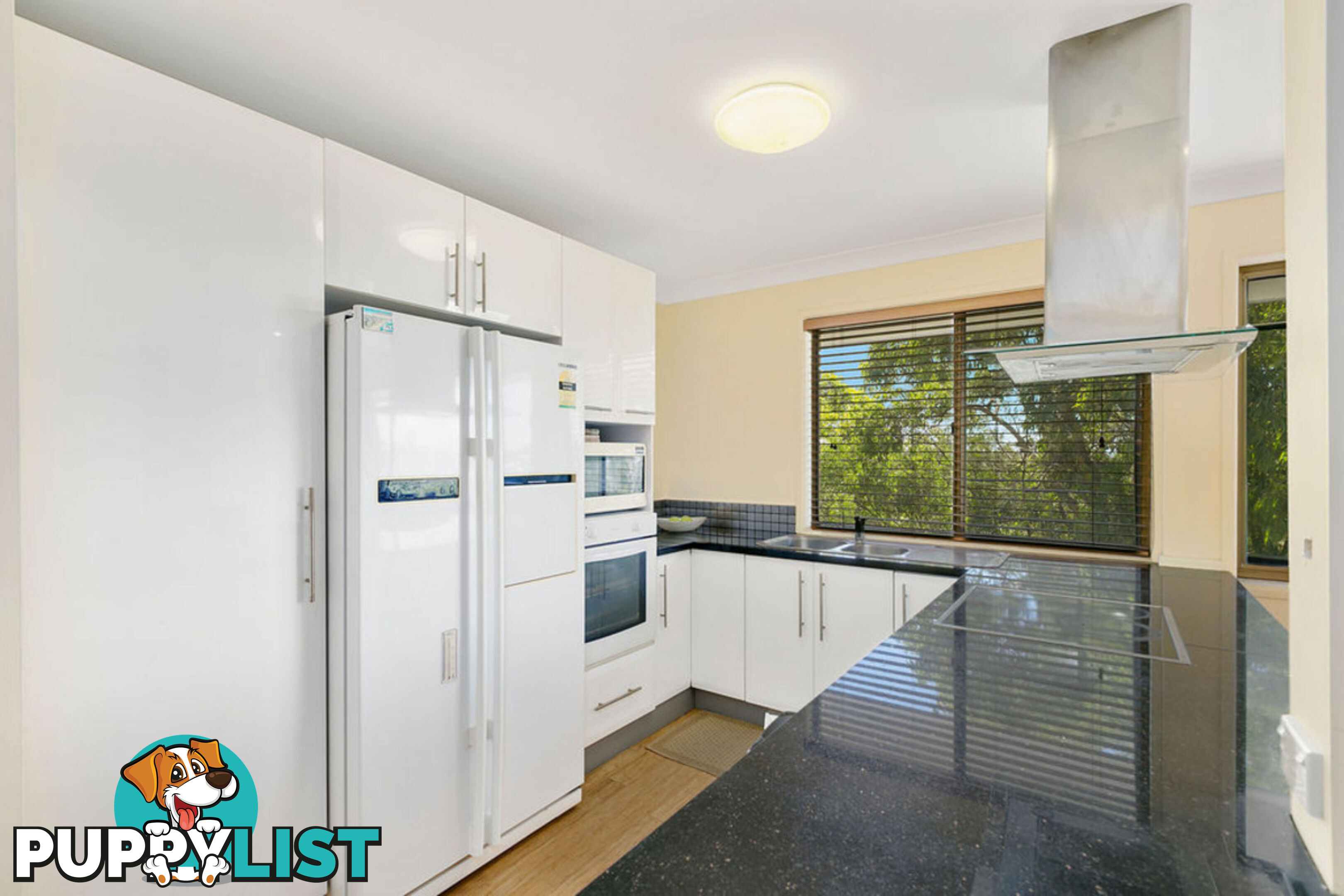 2/11 Balfour Crescent HIGHLAND PARK QLD 4211