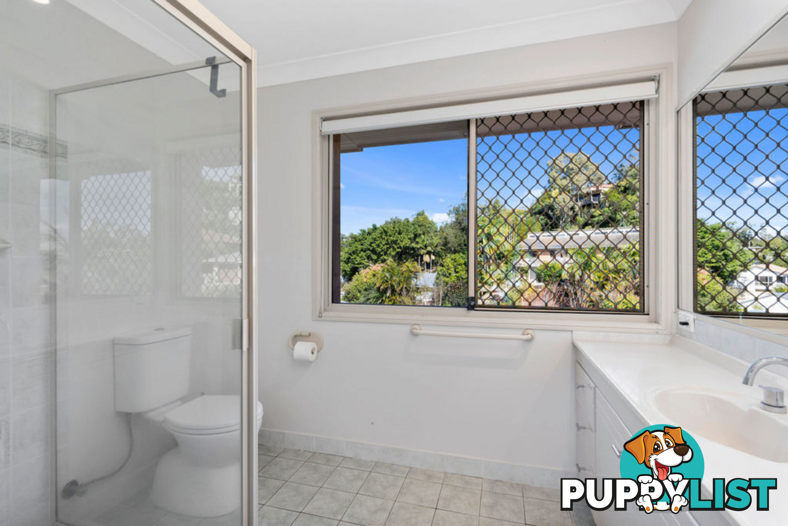 1 Nairn Court HIGHLAND PARK QLD 4211