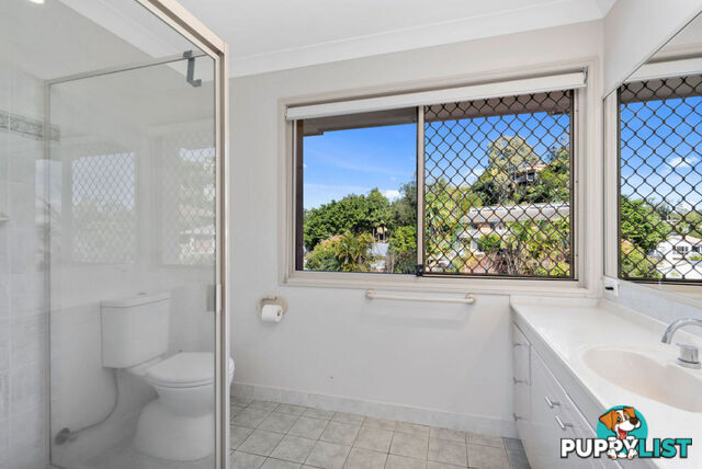 1 Nairn Court HIGHLAND PARK QLD 4211