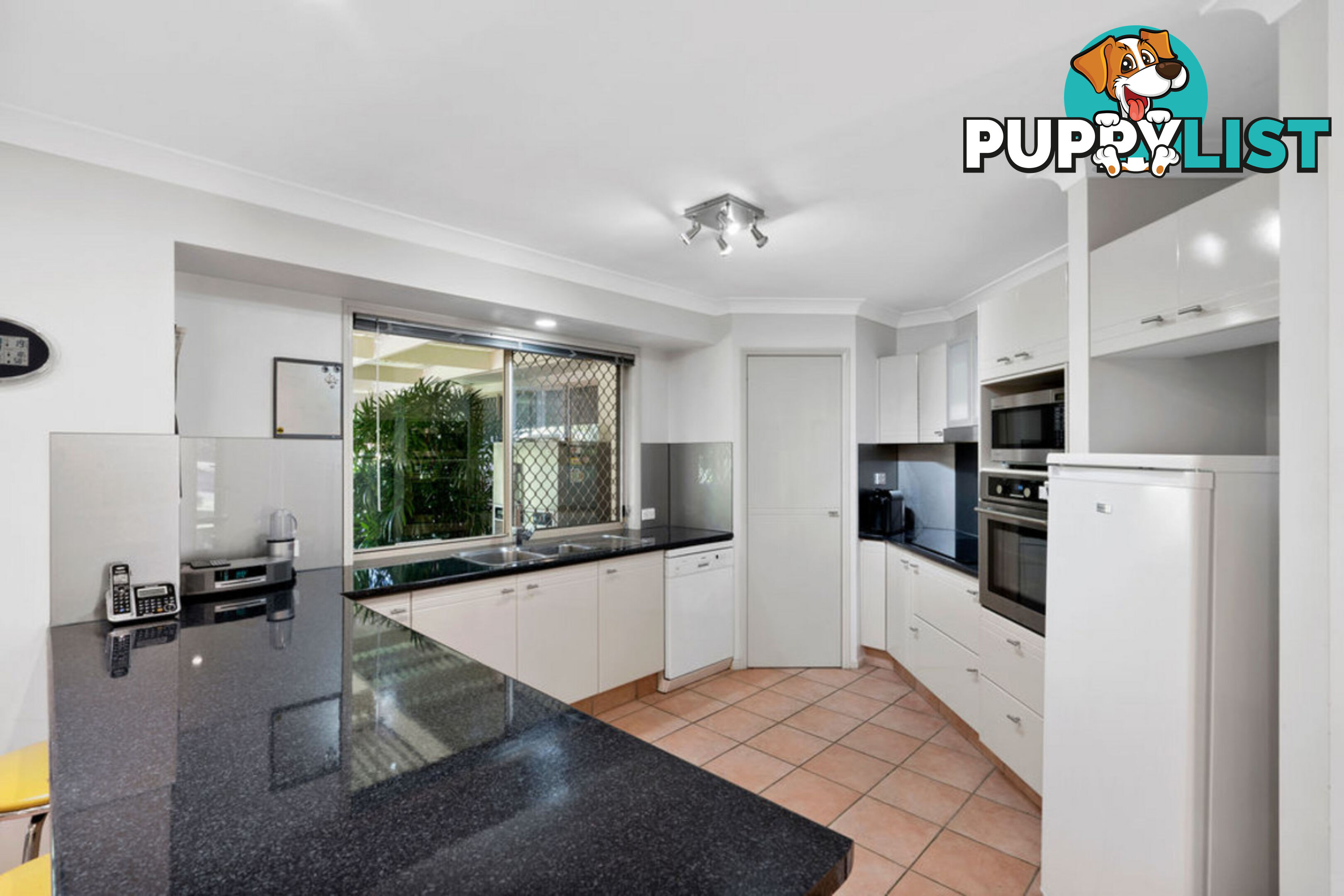 1 Nairn Court HIGHLAND PARK QLD 4211