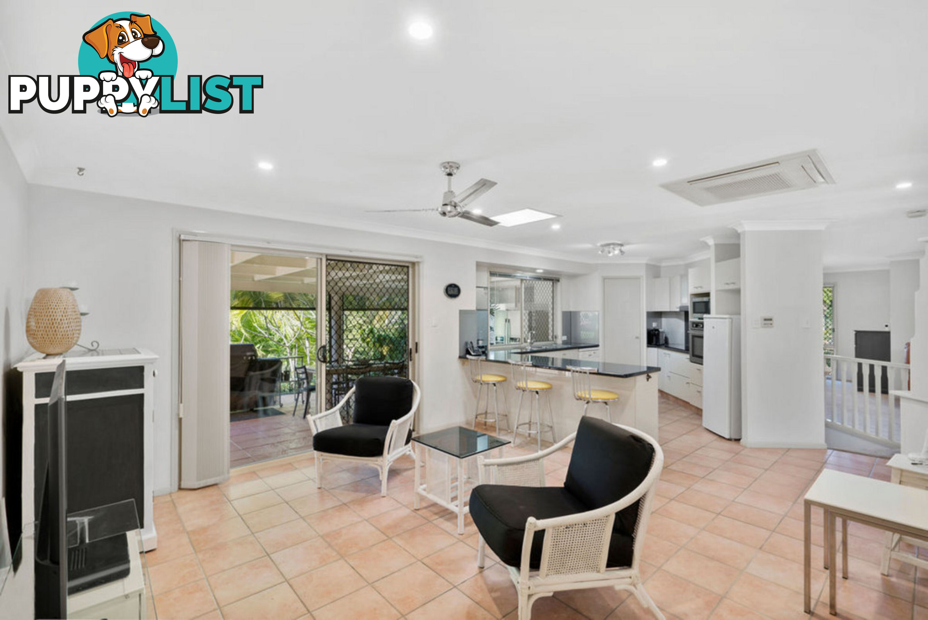 1 Nairn Court HIGHLAND PARK QLD 4211