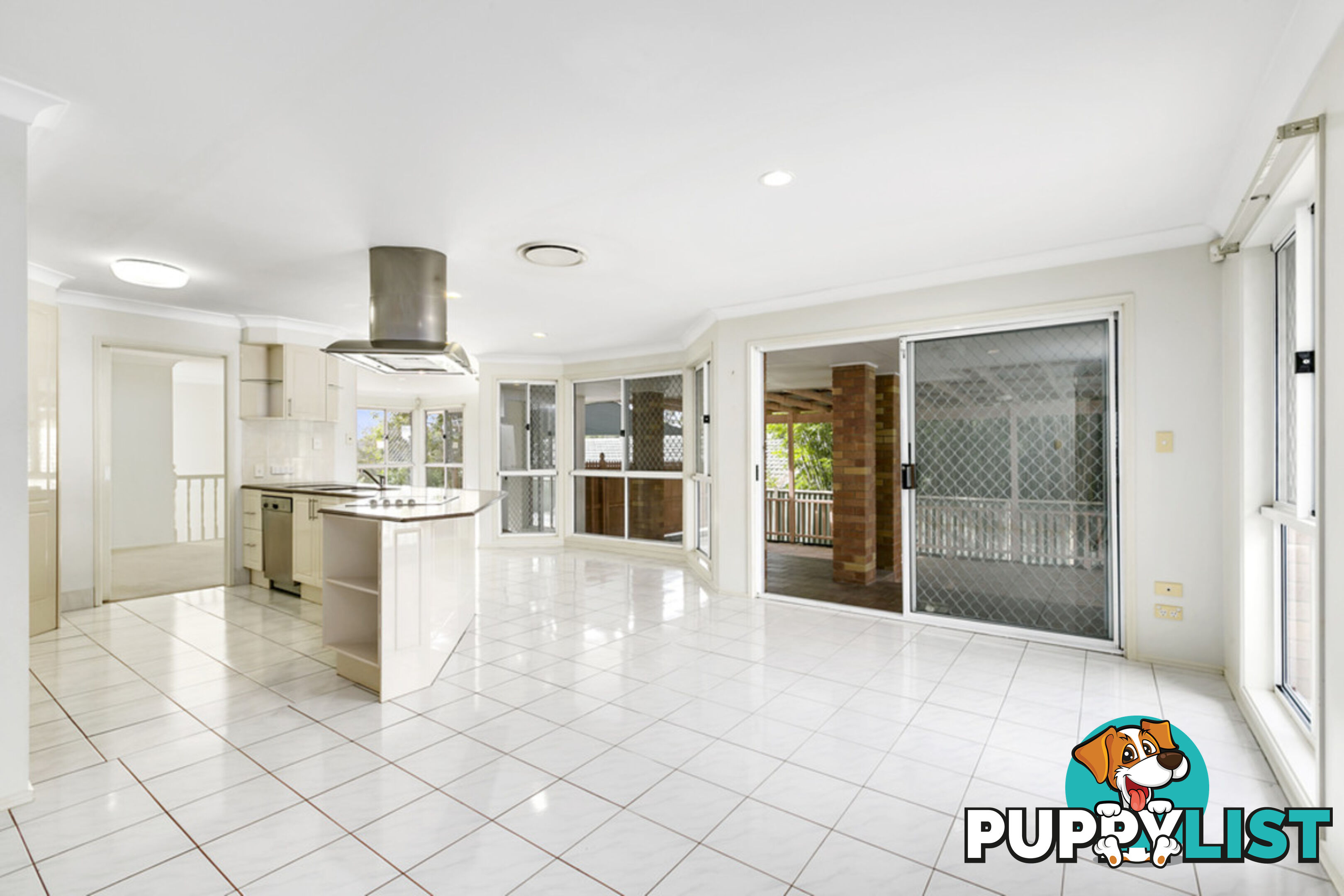 18 Armstrong Way HIGHLAND PARK QLD 4211