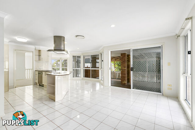 18 Armstrong Way HIGHLAND PARK QLD 4211