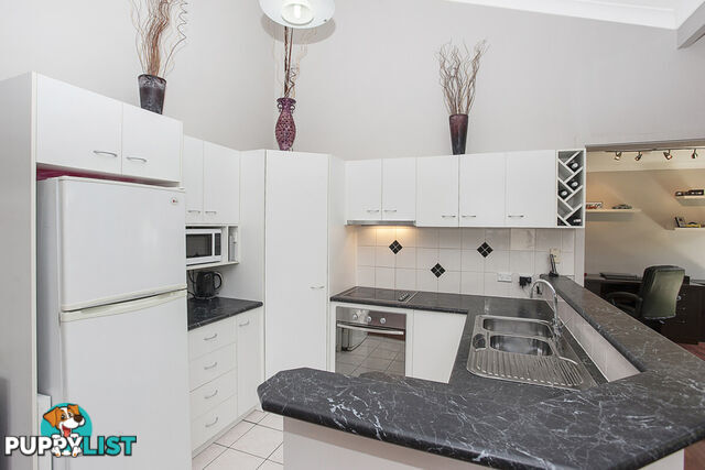 13 Avonbury Court CARRARA QLD 4211