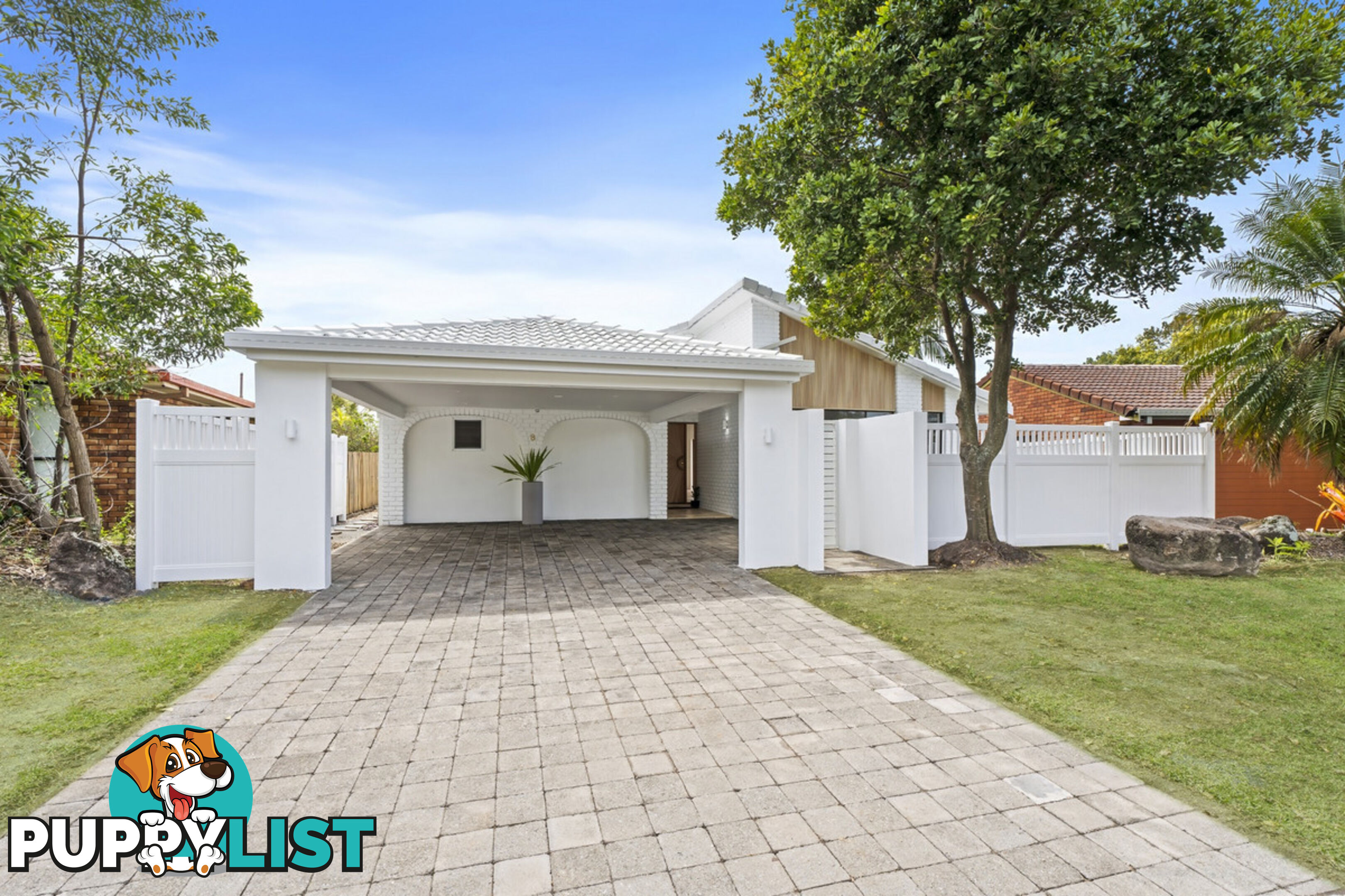 8 Roseville Court ROBINA QLD 4226