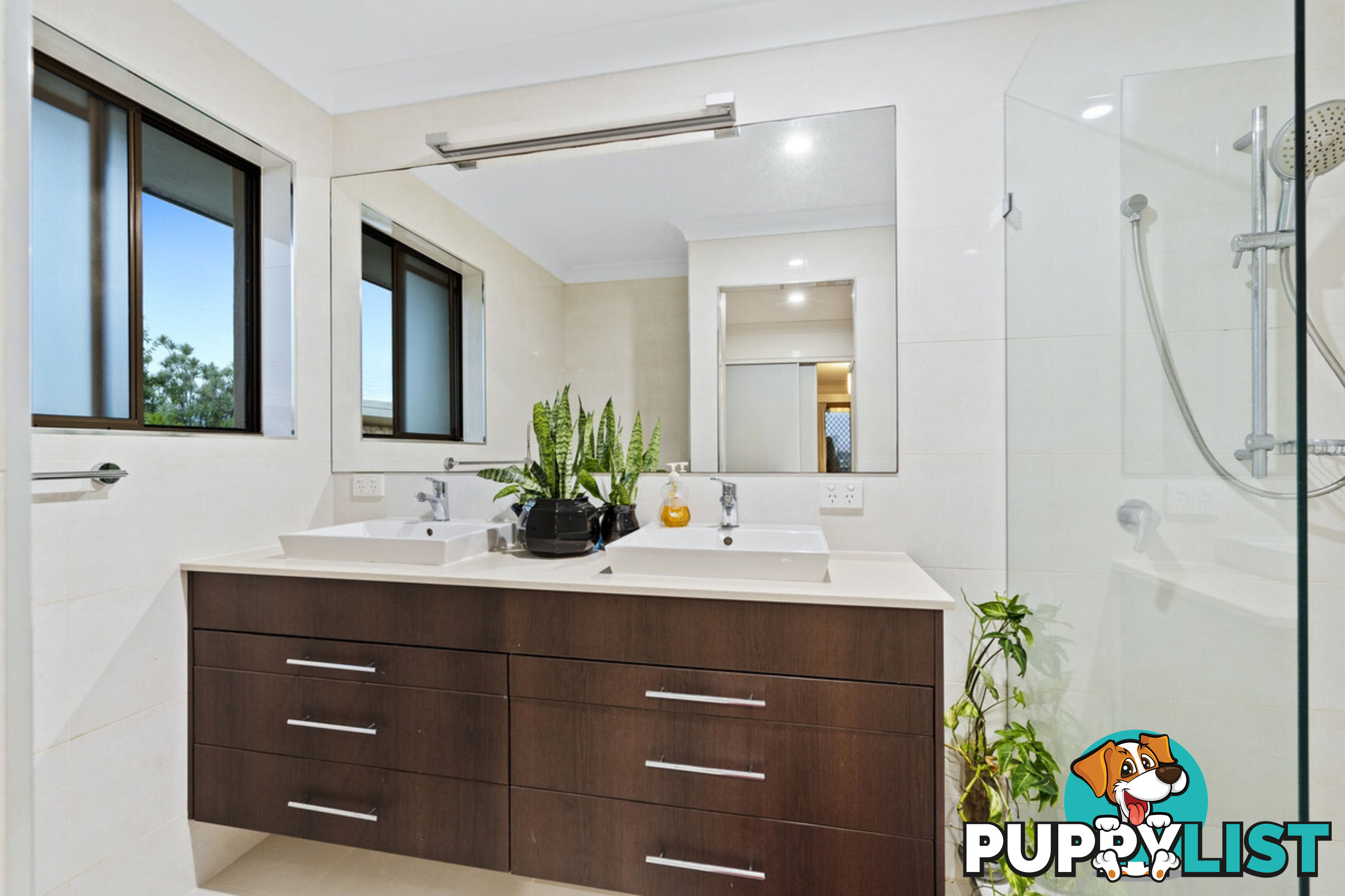 5 Summit Crescent CARRARA QLD 4211
