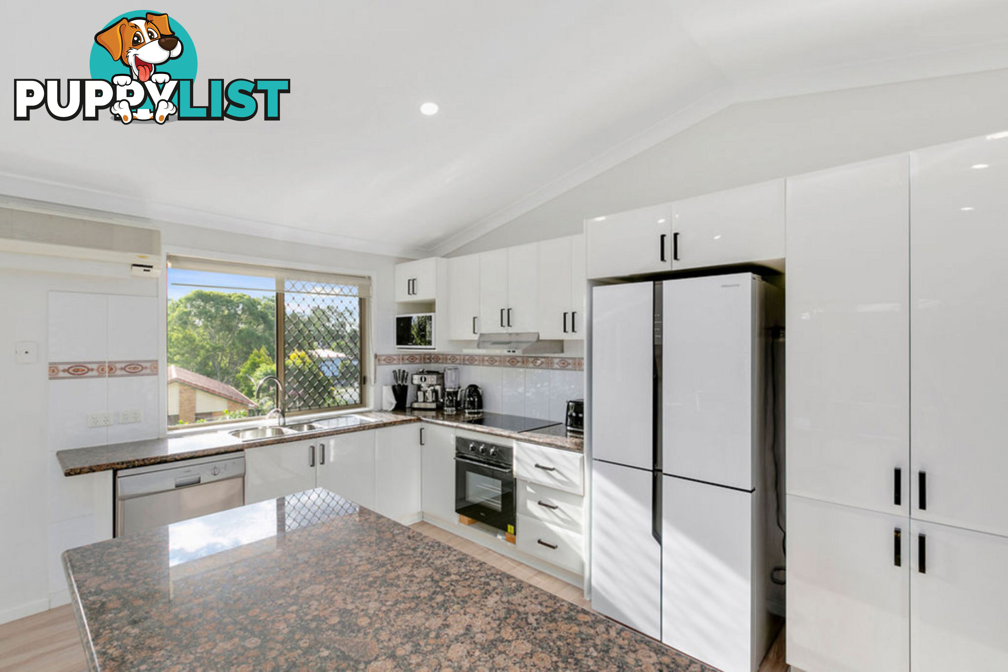 2 Garvie Place HIGHLAND PARK QLD 4211