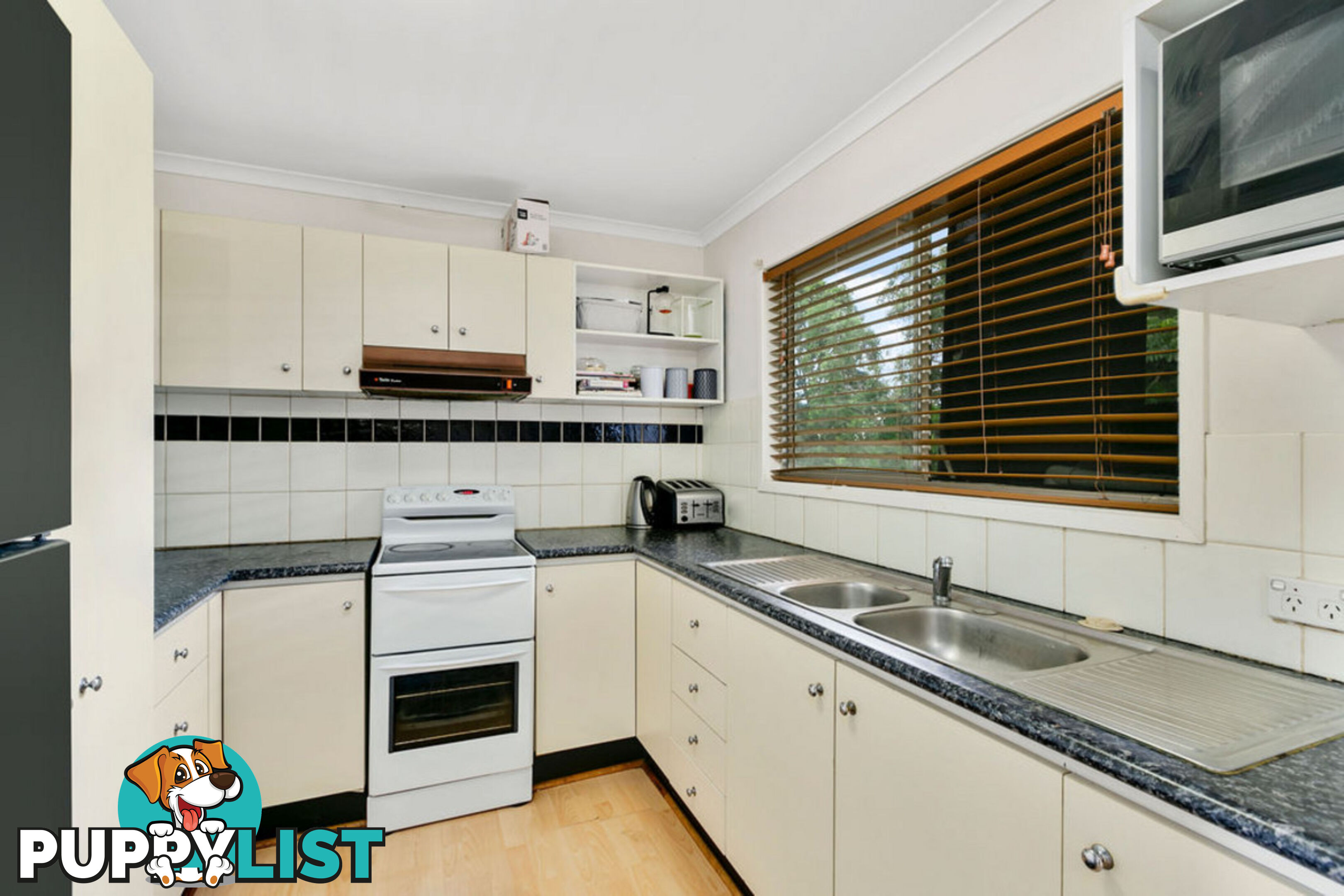 12 Tasman Avenue MOLENDINAR QLD 4214