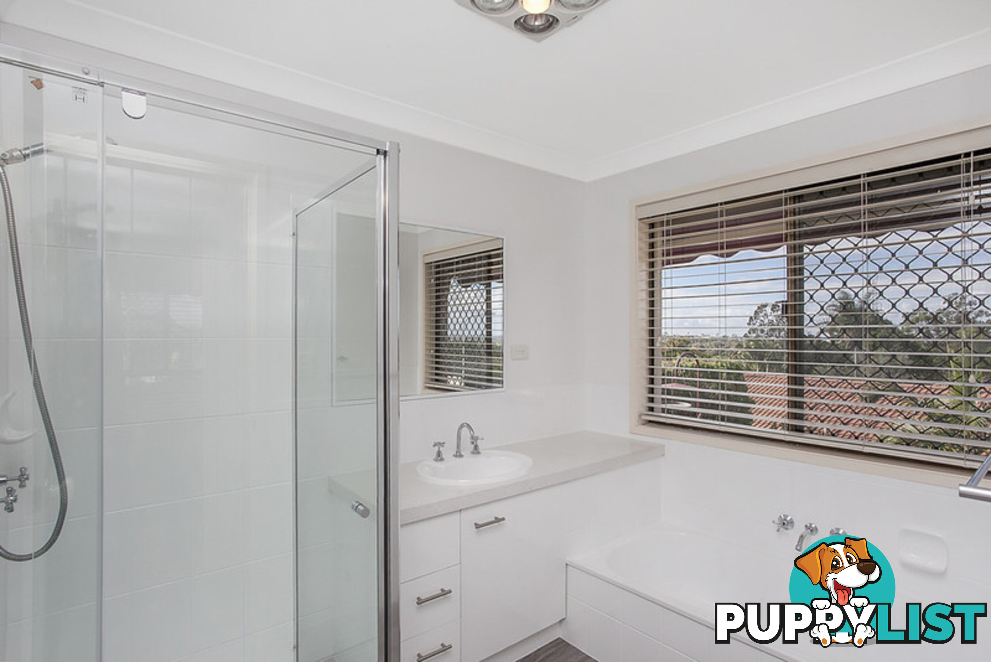 1 Jindabyne Court HIGHLAND PARK QLD 4211