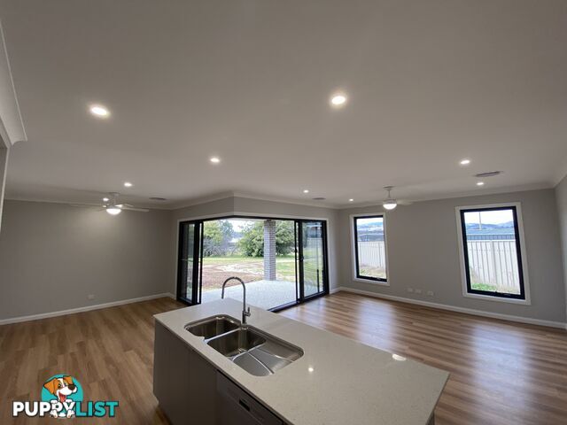 35 Zeil Circuit THURGOONA NSW 2640