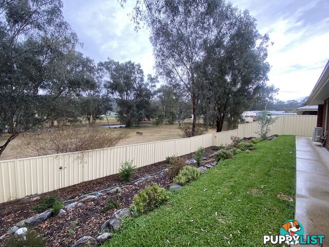60 Royce Crescent LAVINGTON NSW 2641
