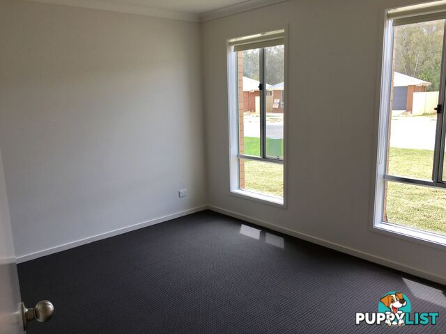 37 Royce Crescent LAVINGTON NSW 2641