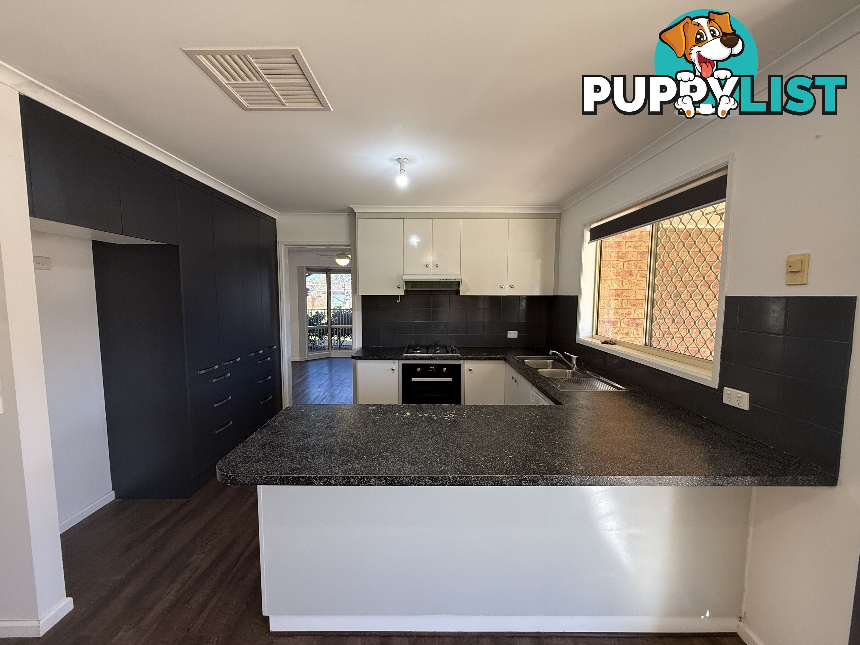 8 Mitta Grove LAVINGTON NSW 2641