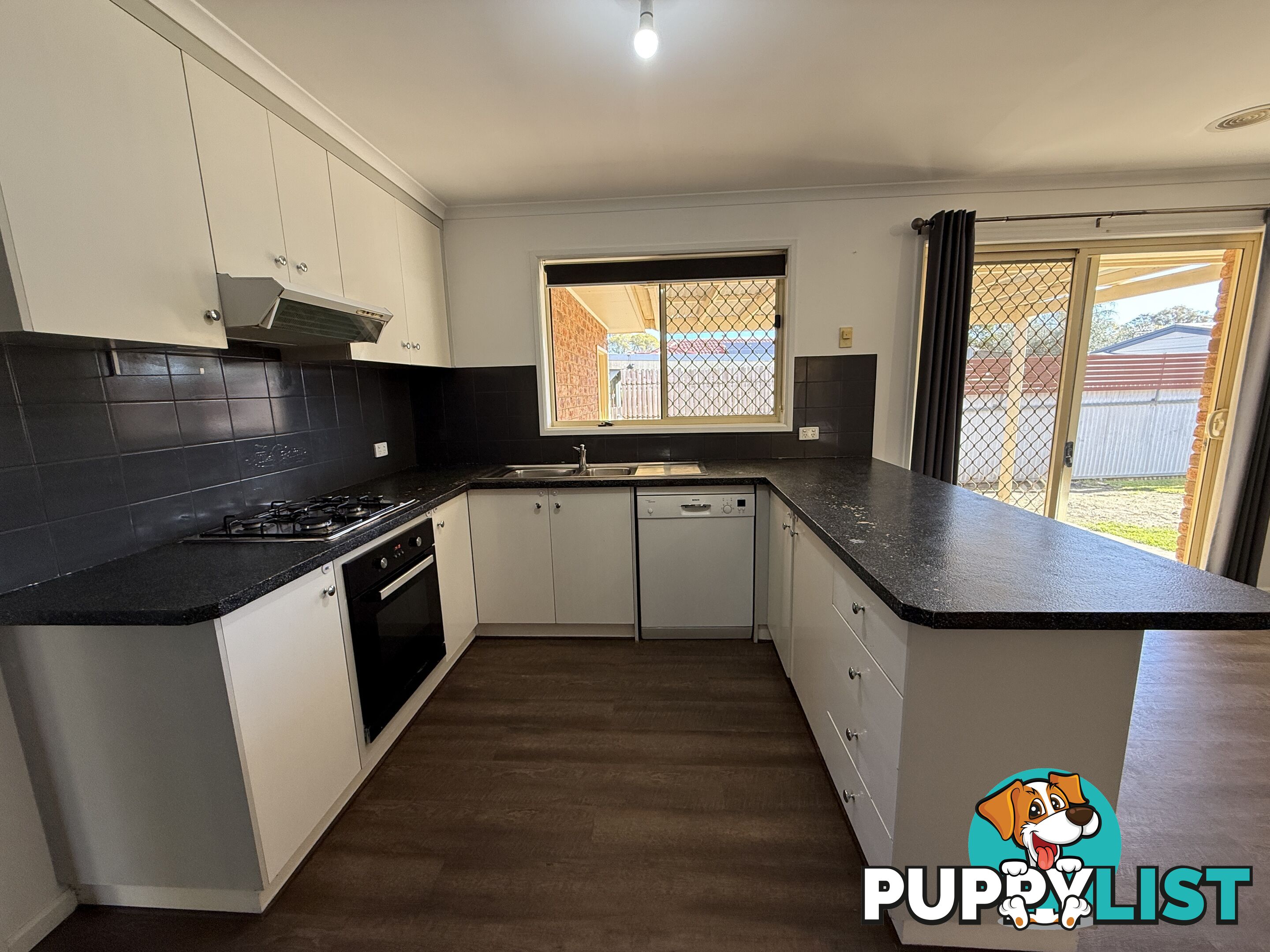 8 Mitta Grove LAVINGTON NSW 2641