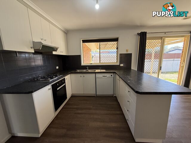 8 Mitta Grove LAVINGTON NSW 2641