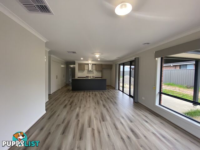 21 Lankester Court THURGOONA NSW 2640