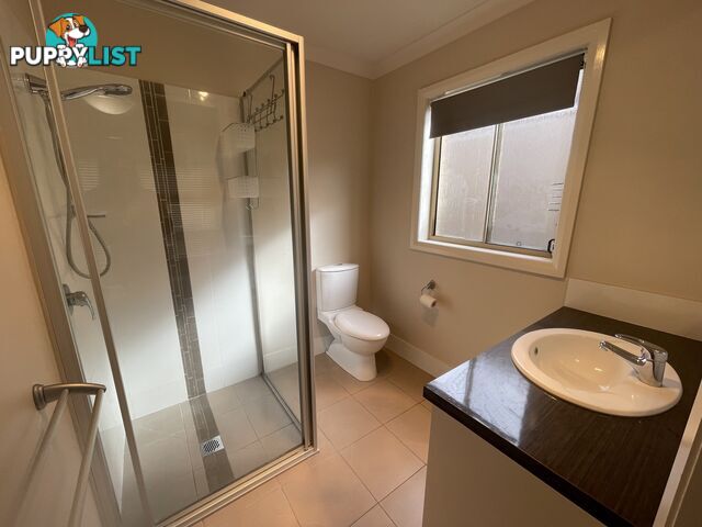 11 Lawson Circuit LAVINGTON NSW 2641