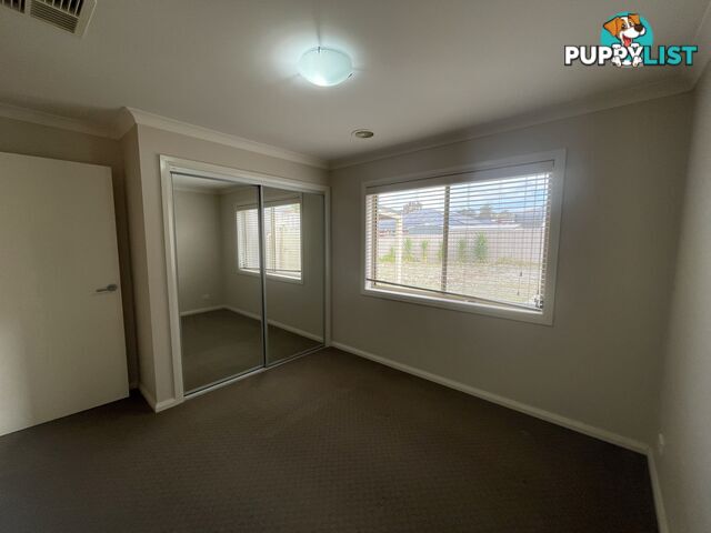 11 Lawson Circuit LAVINGTON NSW 2641