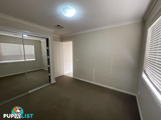 11 Lawson Circuit LAVINGTON NSW 2641