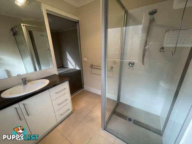 11 Lawson Circuit LAVINGTON NSW 2641