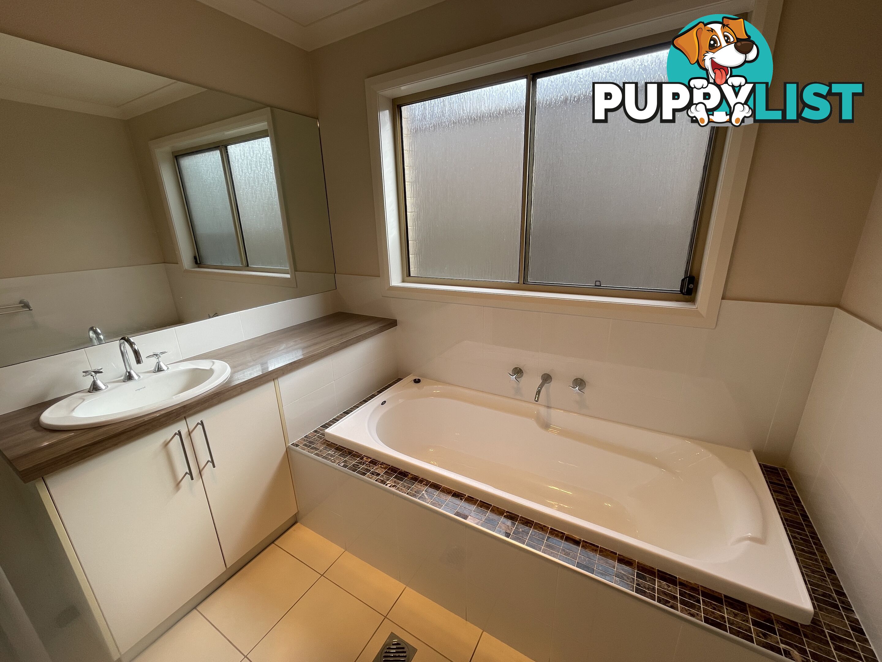 11 Lawson Circuit LAVINGTON NSW 2641