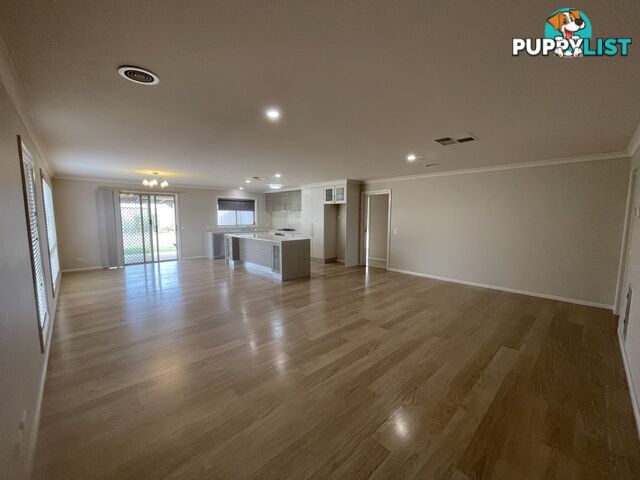 11 Lawson Circuit LAVINGTON NSW 2641