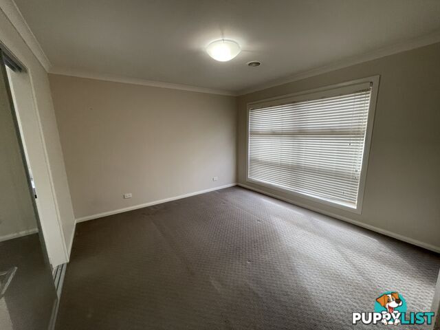 11 Lawson Circuit LAVINGTON NSW 2641