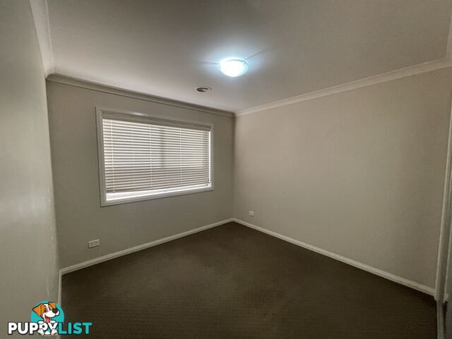 11 Lawson Circuit LAVINGTON NSW 2641