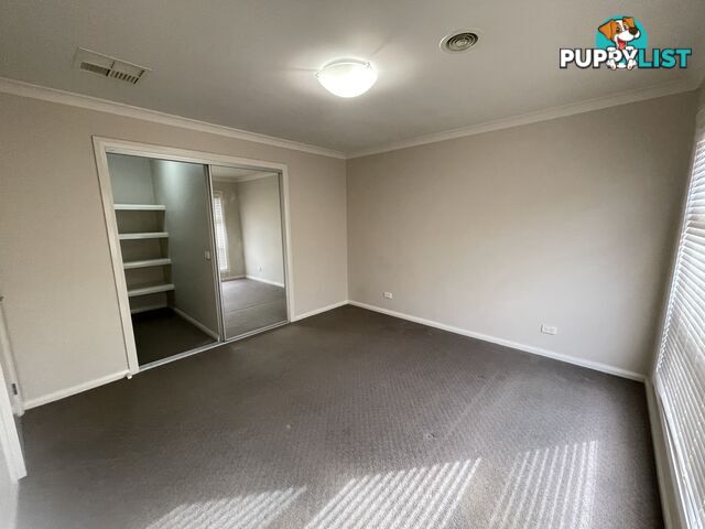 11 Lawson Circuit LAVINGTON NSW 2641