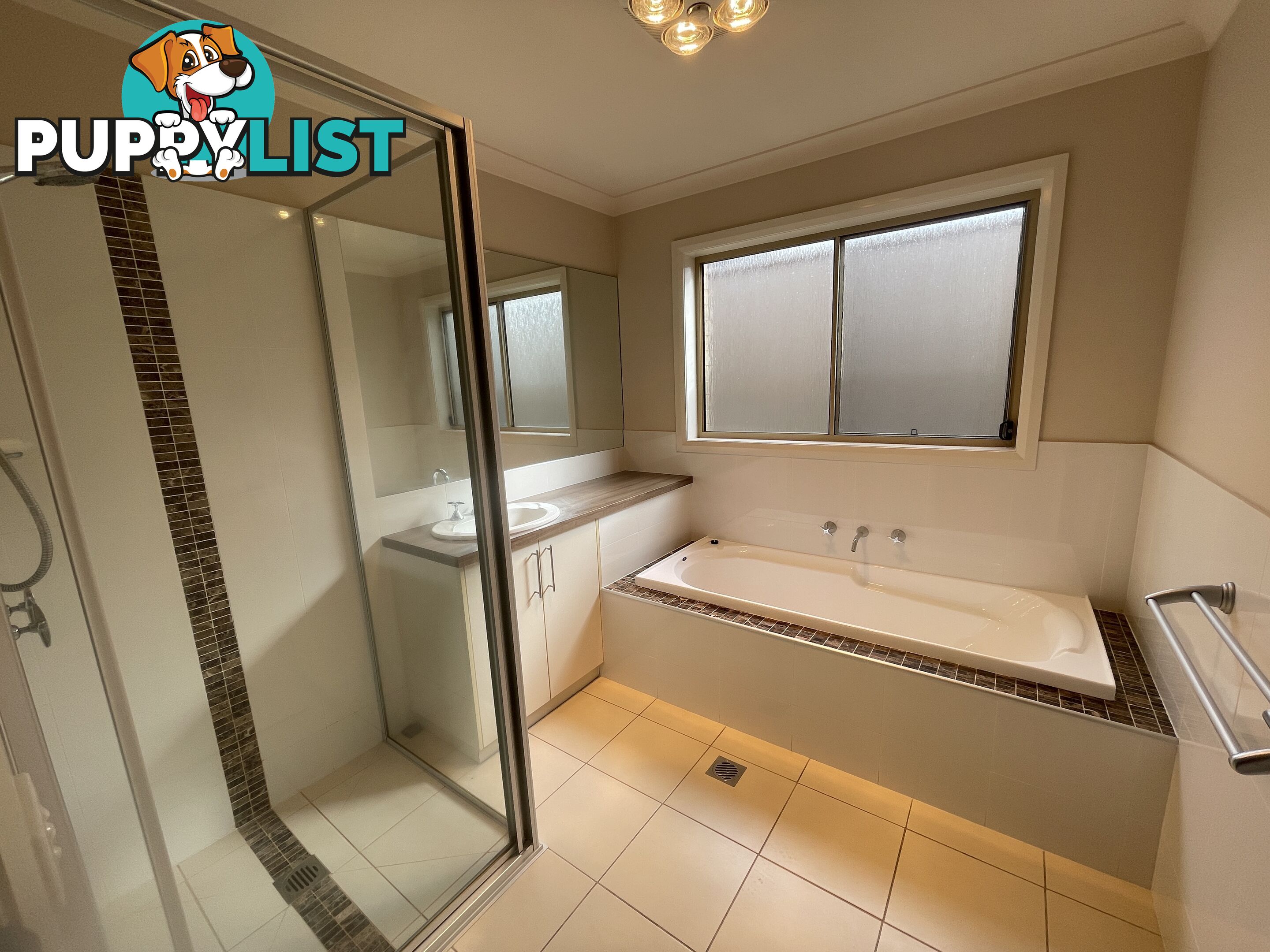 11 Lawson Circuit LAVINGTON NSW 2641
