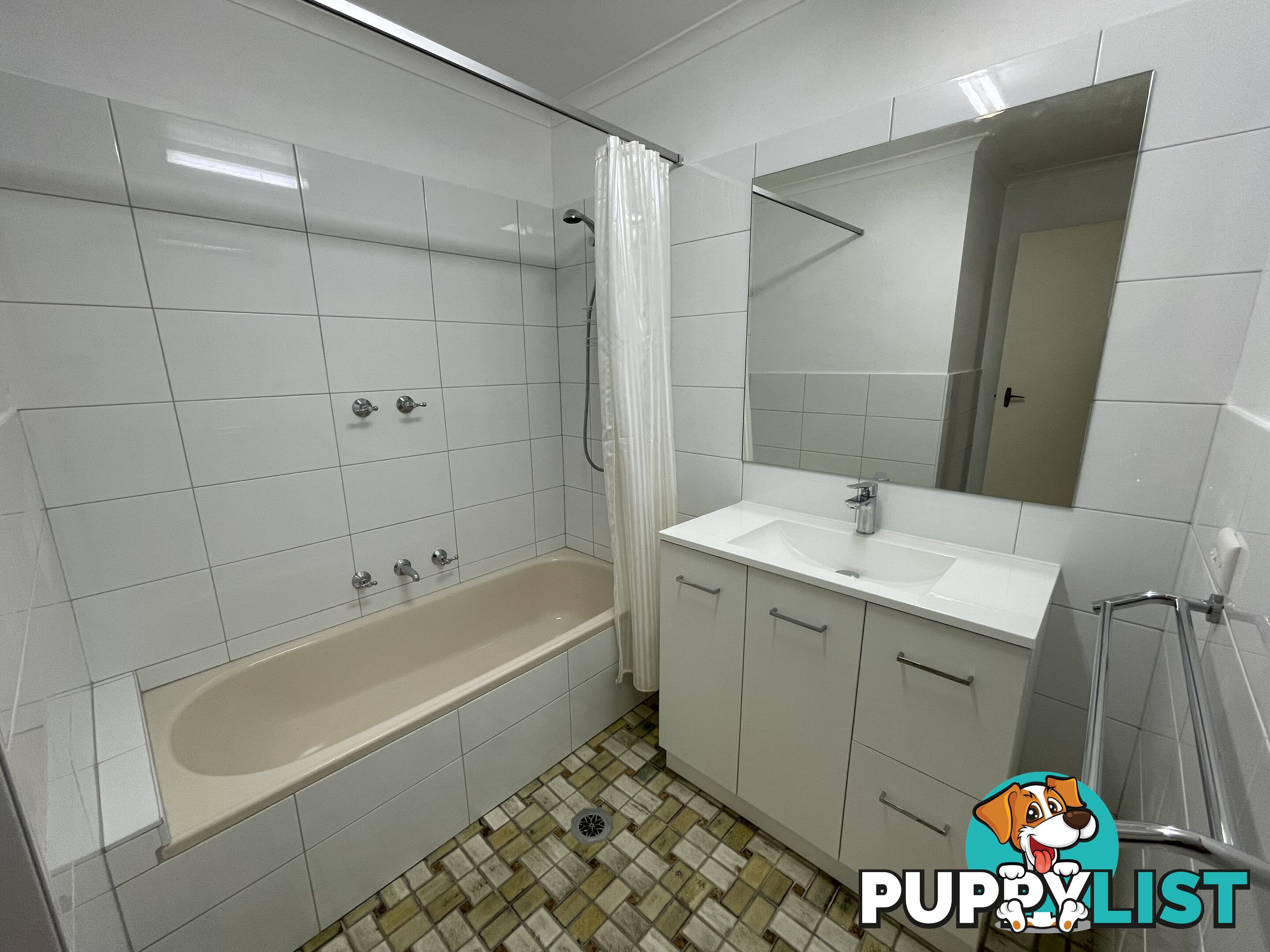 1 411E Ross Circuit LAVINGTON NSW 2641