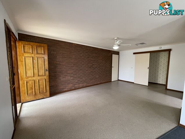 1 411E Ross Circuit LAVINGTON NSW 2641