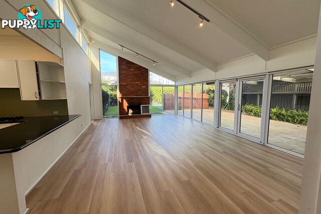 18 McLean Avenue Bentleigh VIC 3204