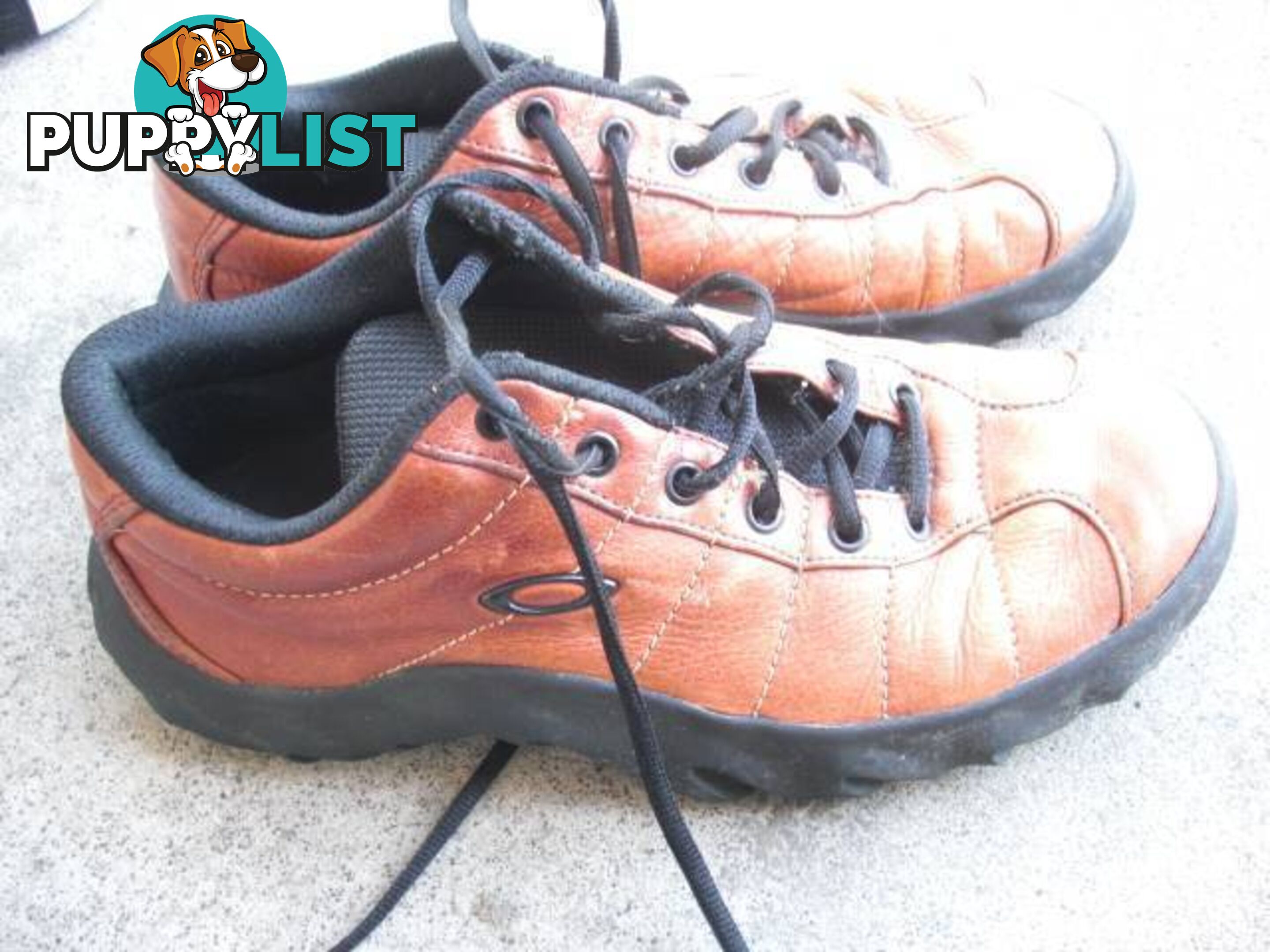 OAKLEY LEATHER SHOES SIZE 10 US 28CM