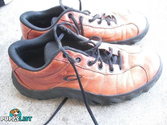 OAKLEY LEATHER SHOES SIZE 10 US 28CM