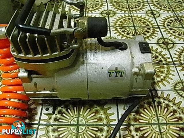 1/8 HP AIR BRUSH AIR COMPRESSOR MA25 MADE IN TAIWAN