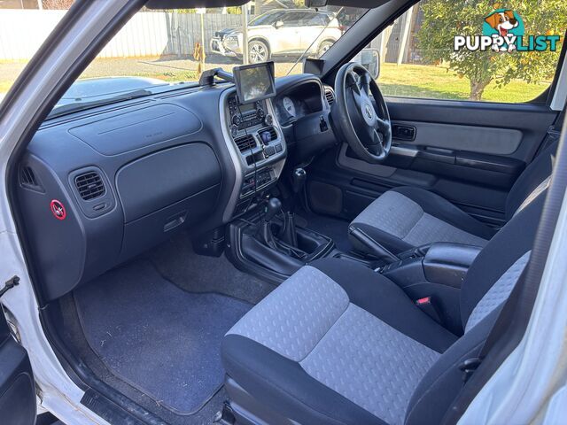 2012 Nissan Navara ST-R 2.5 CR ST-R 2.5 CR Ute Manual